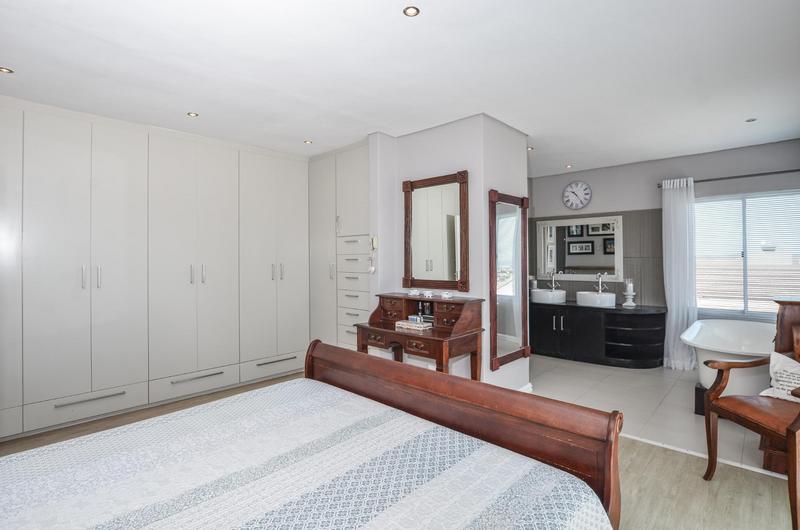 5 Bedroom Property for Sale in Country Club Western Cape